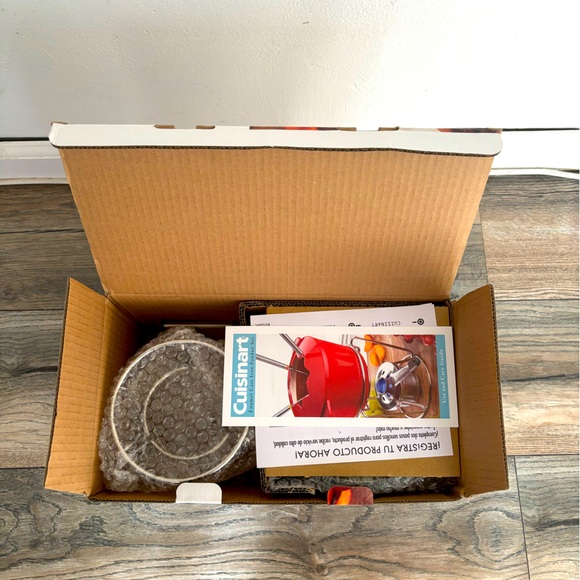 BRAND NEW-Cuisinart 1.5gt Cast Iron Fondue Maker- Red color - Picture 2 of 5